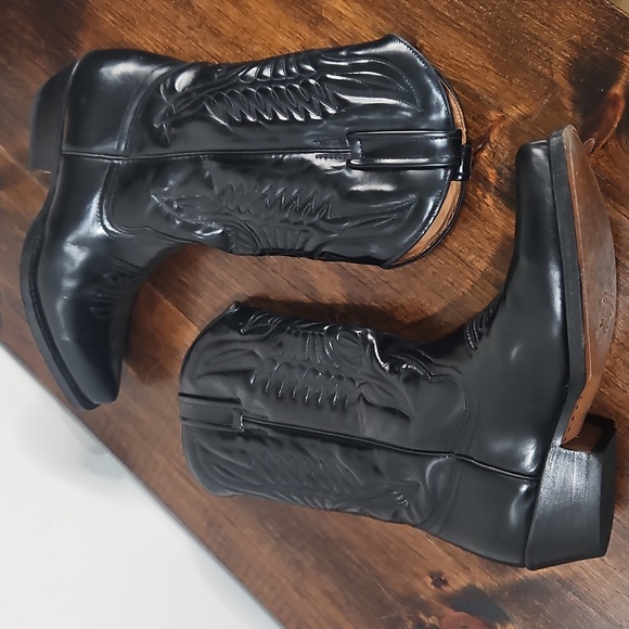 Elegant Black Western Boots - Picture 16 of 16